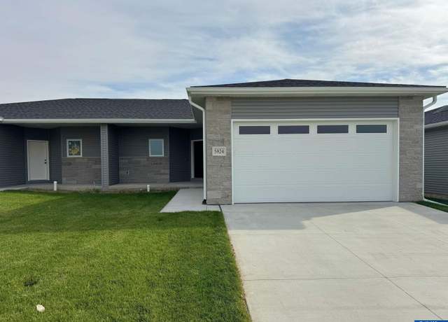 Property at 5908 Loxton St, Lincoln, NE 68526, 4 beds, 3 baths