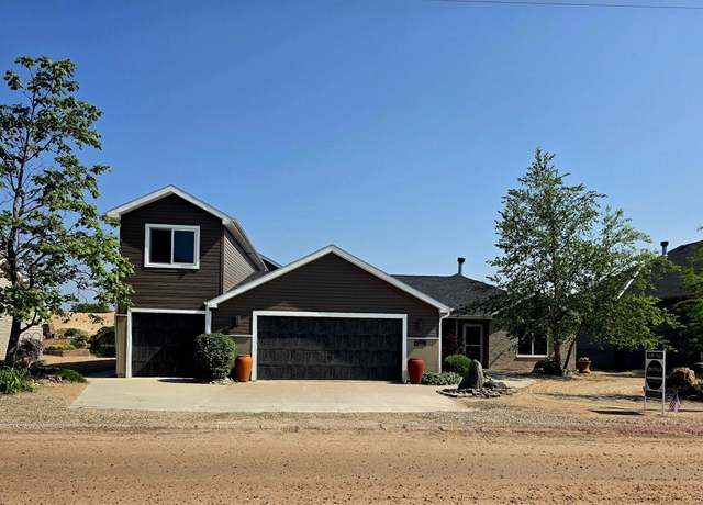 Property at T1031 S Lake Shore Dr, Fremont, NE 68025, 4 beds, 3 baths