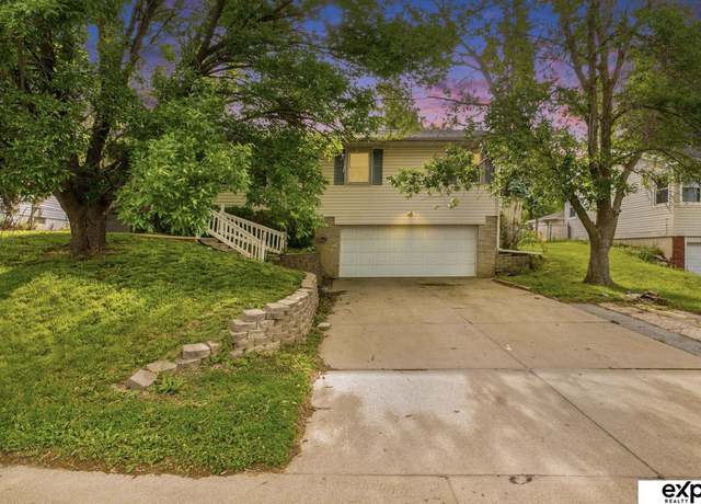 Property at 813 Janes View St, Papillion, NE 68046-0000, 3 beds, 2 baths