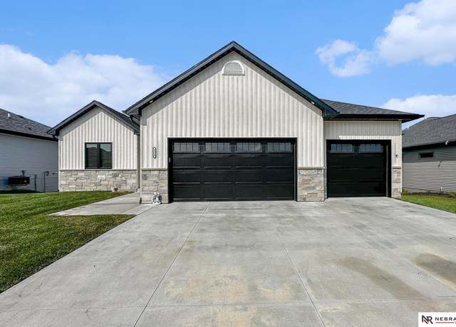 Property at 1113 Annabel Ave, Hickman, NE 68372, 4 beds, 3 baths