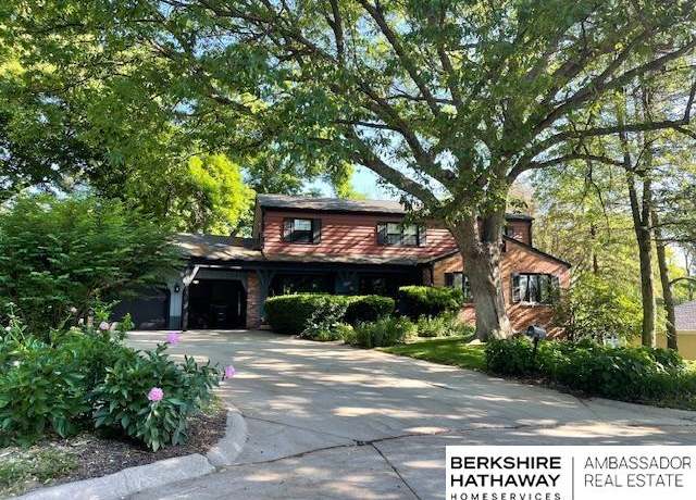 Property at 9468 Jackson Cir, Omaha, NE 68114, 4 beds, 2.5 baths