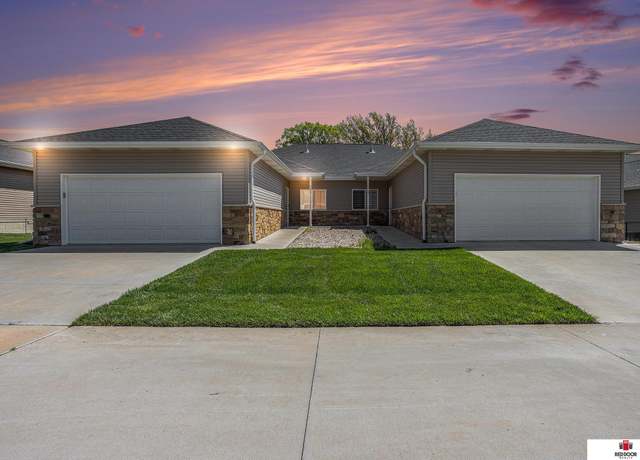 Property at 4227 S 40th St, Lincoln, NE 68506, 3 beds, 3 baths