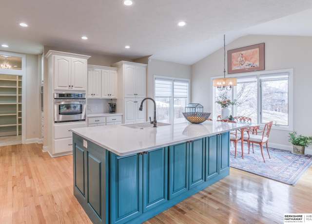 Property at 3561 S 185th Ave, Omaha, NE 68130, 5 beds, 3.5 baths