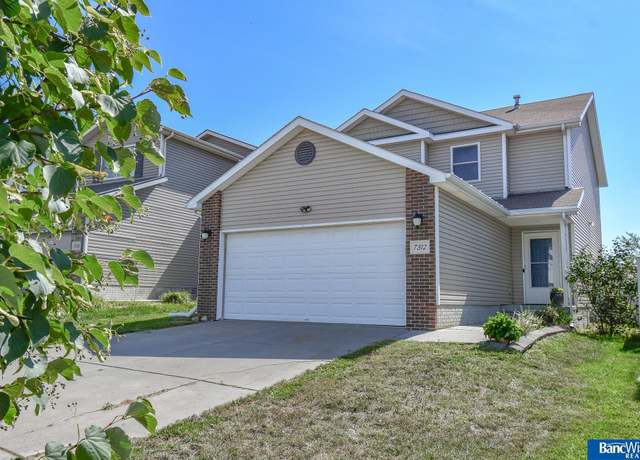 Property at 7312 N 19th St, Lincoln, NE 68521, 3 beds, 2.5 baths