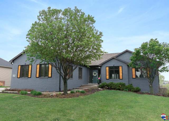 Property at 5241 Troon Dr, Lincoln, NE 68526, 4 beds, 4.5 baths