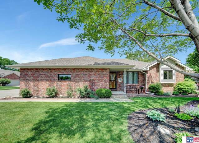 Property at 5828 Brittany Pl, Lincoln, NE 68516, 3 beds, 3 baths
