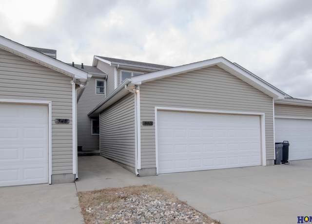 Property at 550 Lakeside Dr #43, Lincoln, NE 68528, 3 beds, 2 baths