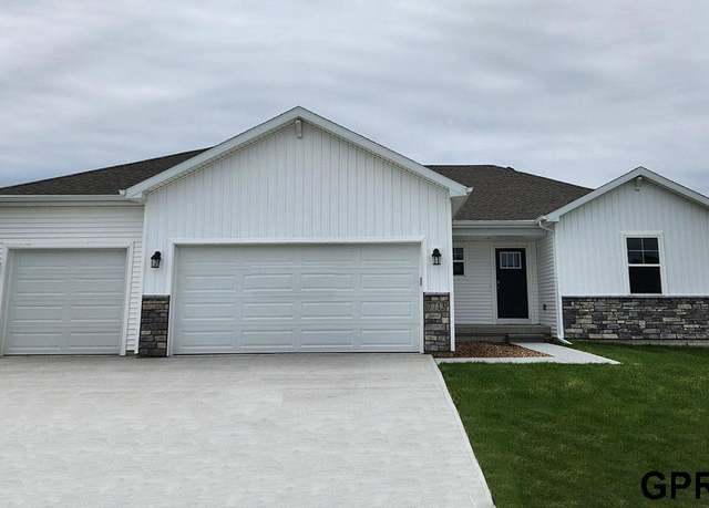 Property at 17010 Reynolds St, Bennington, NE 68007, 4 beds, 3.5 baths