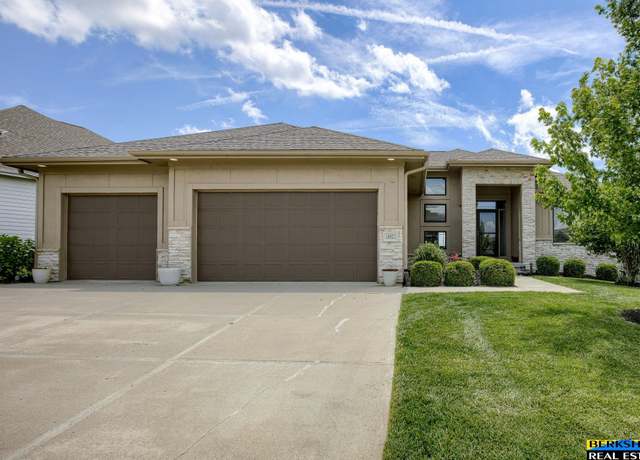 Property at 18921 Ruggles St, Omaha, NE 68022, 6 beds, 3 baths