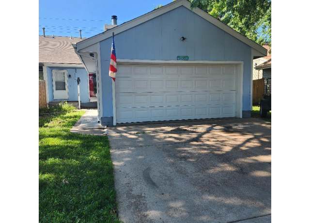 Property at 12057 Patrick Ave, Omaha, NE 68164, 2 beds, 4 baths