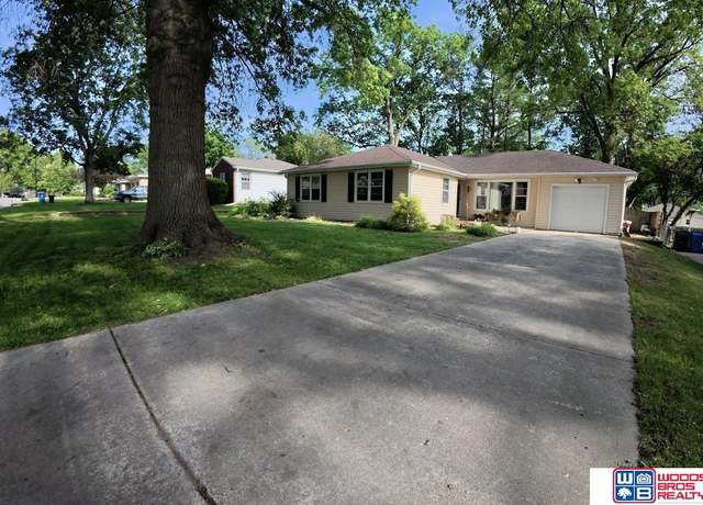 Property at 4201 Everett St, Lincoln, NE 68506, 2 beds, 1 bath