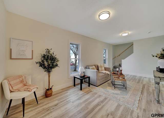 Property at 1140 N 51st St, Lincoln, NE 68504, 3 beds, 2 baths