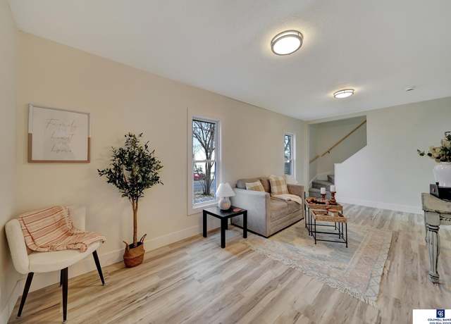 Property at 1140 N 51st St, Lincoln, NE 68504, 3 beds, 2 baths