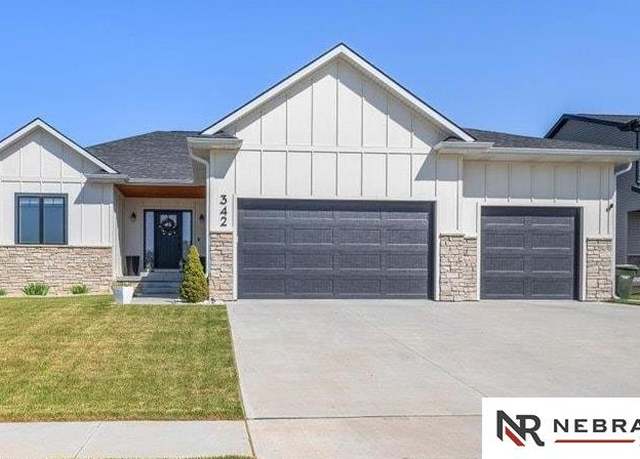 Property at 342 N 104th St, Lincoln, NE 68527, 4 beds, 3 baths