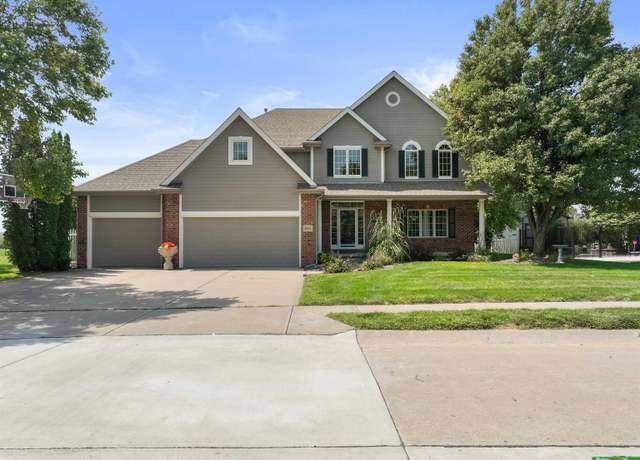 Property at 11014 S 172 St, Omaha, NE 68136, 5 beds, 3.5 baths