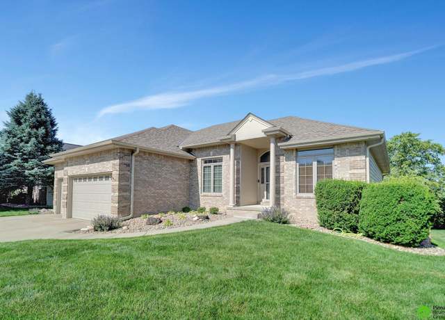 Property at 4611 S 86th Ct, Lincoln, NE 68526, 4 beds, 3.5 baths