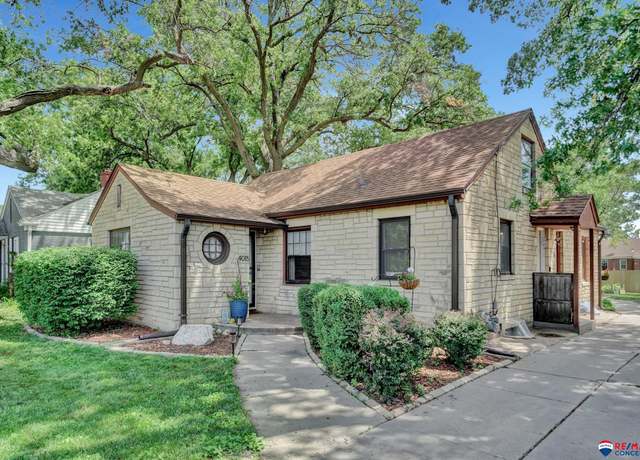 Property at 4015 South St, Lincoln, NE 68506, 3 beds, 1.5 baths