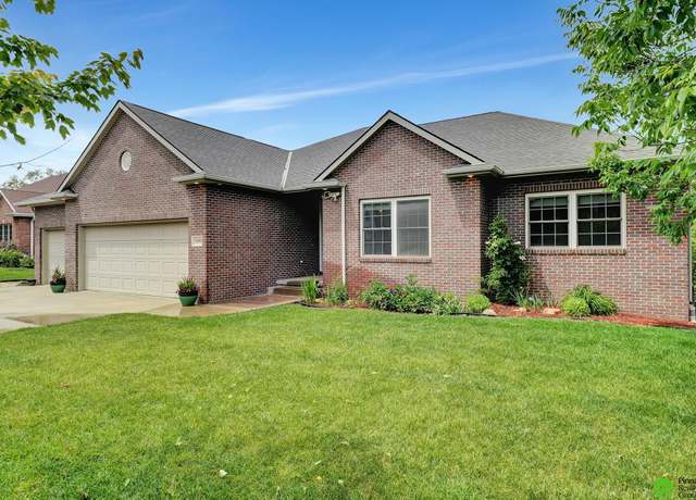 Property at 3240 Browning St, Lincoln, NE 68516, 5 beds, 3 baths