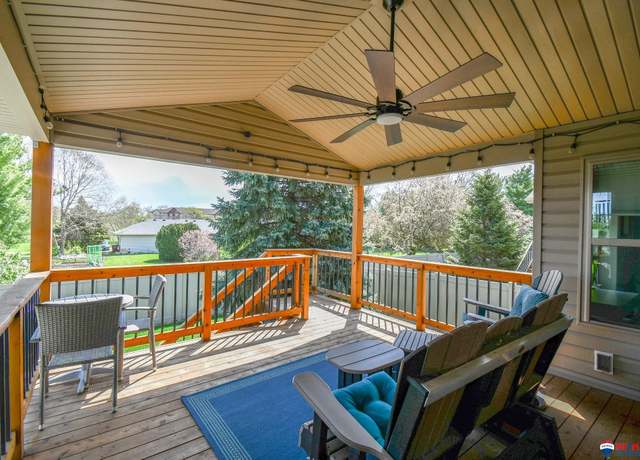 Property at 126 S 92nd St, Lincoln, NE 68520, 3 beds, 3 baths