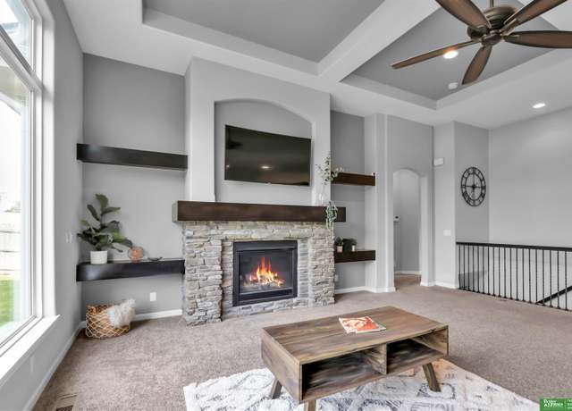 Property at 6011 S 193rd St, Omaha, NE 68135, 4 beds, 3 baths