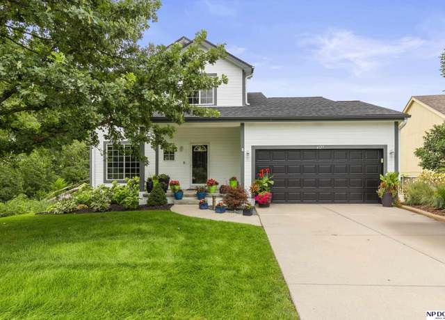 Property at 6127 N 148th St, Omaha, NE 68116, 3 beds, 2.5 baths