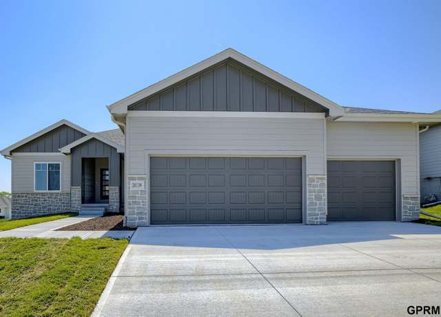 Property at 20139 S St, Omaha, NE 68135, 5 beds, 3 baths