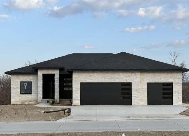 Property at 609 Valley Rd, Papillion, NE 68046, 5 beds, 4 baths