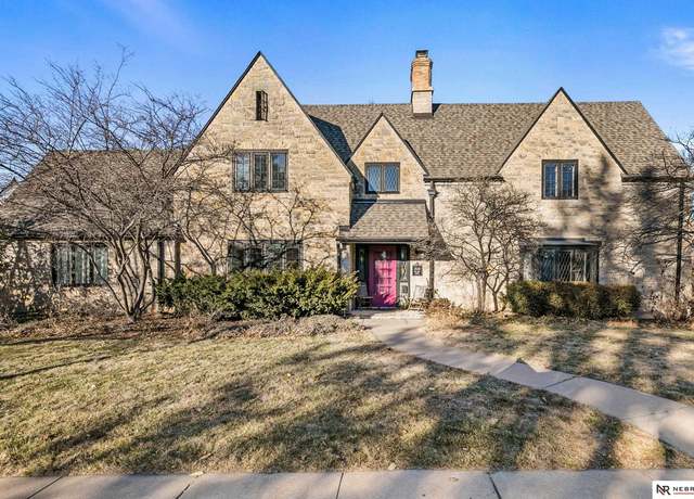Property at 2930 Van Dorn St, Lincoln, NE 68502, 4 beds, 3.5 baths