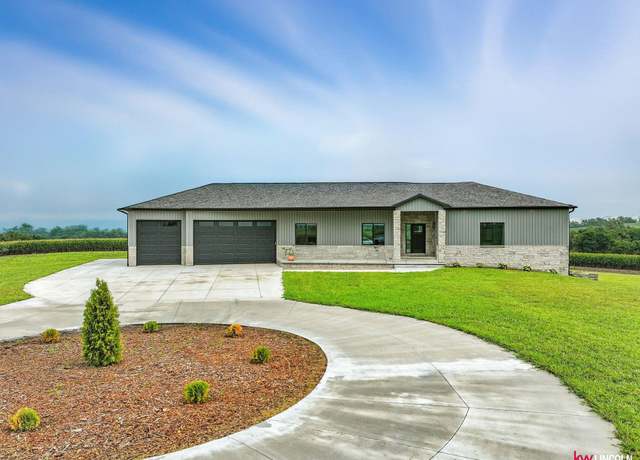 Property at 5830 Rock Creek Rd, Ceresco, NE 68017, 5 beds, 4 baths