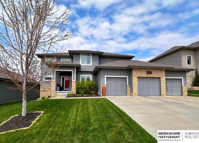 Property at 18962 Manderson St, Omaha, NE 68022, 4 beds, 3.5 baths