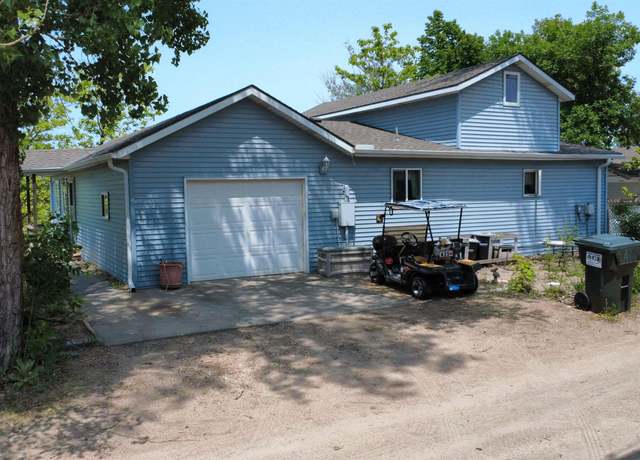 Property at 35 E Sandy Ridge Rd, Columbus, NE 68601, 3 beds, 2 baths