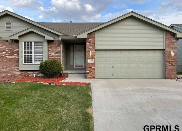 Property at 11703 Lakeview Dr, Papillion, NE 68133, 3 beds, 3 baths