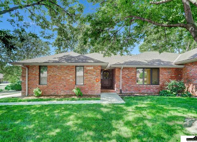 Property at 2215 Heritage Pines Ct, Lincoln, NE 68506, 3 beds, 3 baths