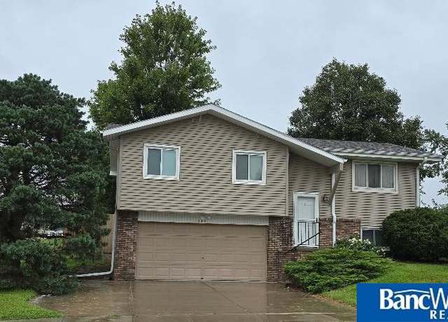 Property at 4000 Duxhall Dr, Lincoln, NE 68516, 3 beds, 2 baths