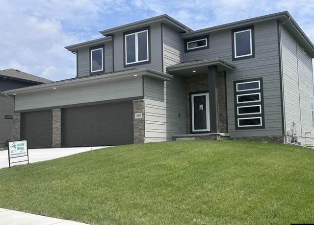 Property at 12635 Carpenter St, Papillion, NE 68138, 4 beds, 2.5 baths