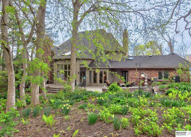 Property at 11364 William Plz, Omaha, NE 68144, 6 beds, 5 baths