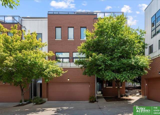 Property at 917 S 10th Ct, Omaha, NE 68108, 2 beds, 2.5 baths