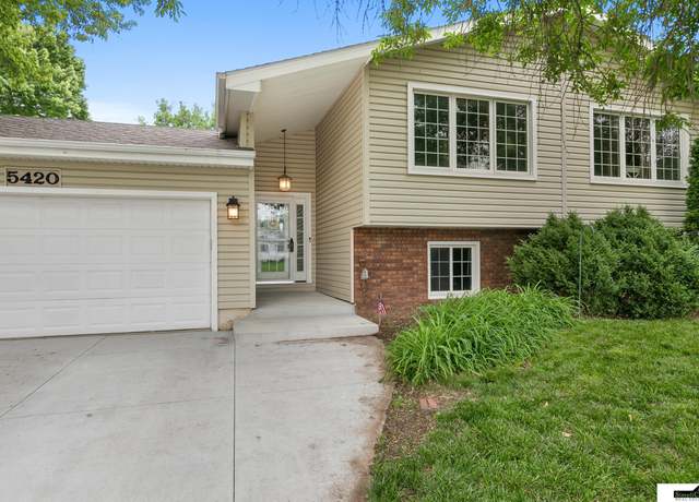 Property at 5420 W Greenfield St, Lincoln, NE 68521, 3 beds, 2 baths