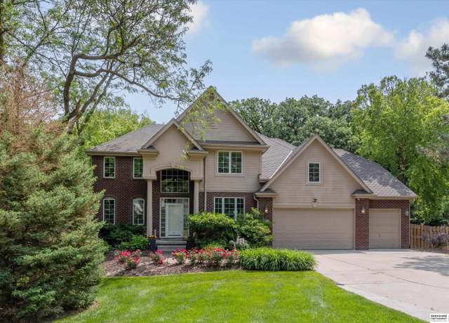 Property at 2427 S 97th Ave, Omaha, NE 68124, 5 beds, 4 baths