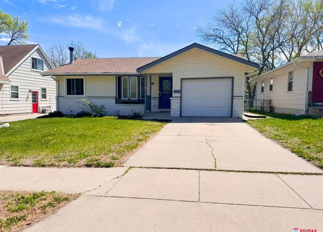 Property at 1909 Fairfield St, Lincoln, NE 68521, 2 beds, 2 baths
