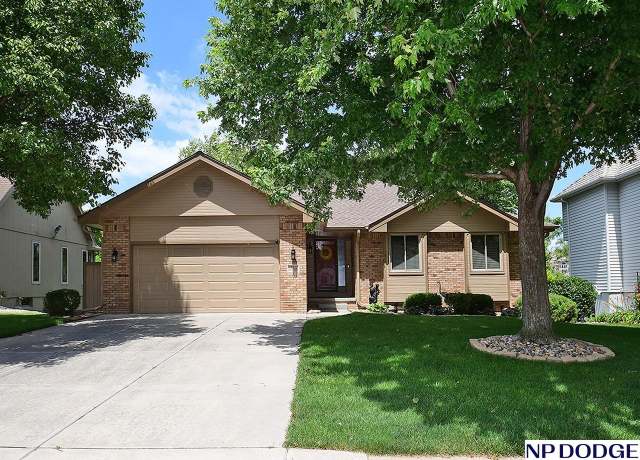 Property at 13322 Miami St, Omaha, NE 68164, 4 beds, 3.5 baths