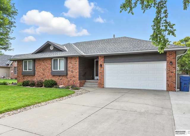 Property at 768 N Day Dr, Fremont, NE 68025, 4 beds, 3 baths