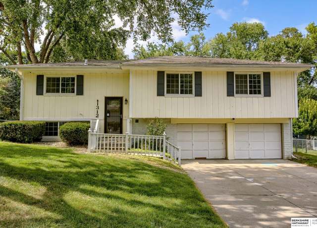 Property at 1312 S 163rd St, Omaha, NE 68130, 3 beds, 2.5 baths