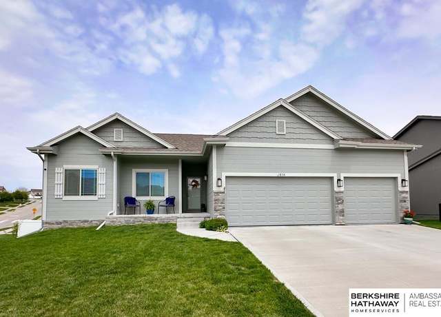 Property at 1814 Pilgrim Dr, Bellevue, NE 68123, 4 beds, 3 baths