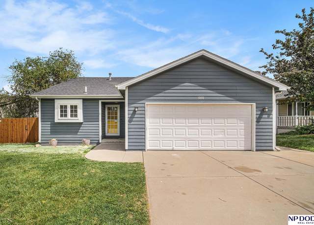 Property at 1000 W Burt Dr, Lincoln, NE 68521, 3 beds, 2 baths