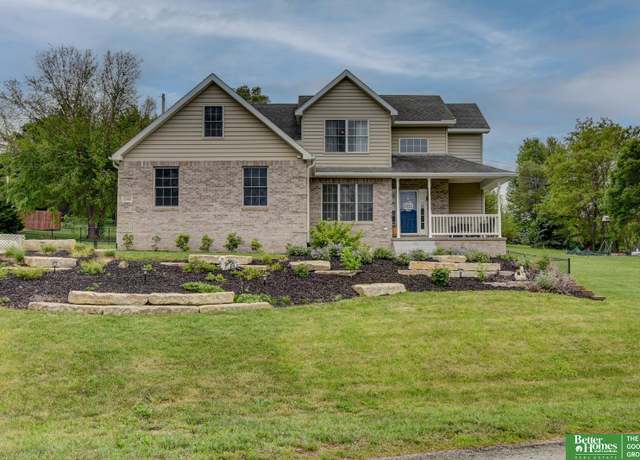 Property at 1123 Beaver Lake Blvd, Plattsmouth, NE 68048, 3 beds, 3 baths