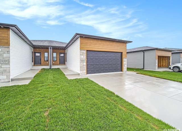 Property at 1120 Titan Dr, Hickman, NE 68372, 2 beds, 2.5 baths