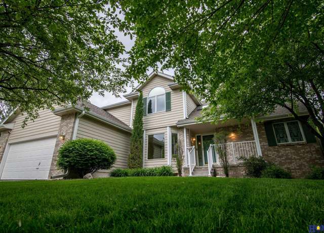 Property at 5858 S 91st St, Lincoln, NE 68526, 4 beds, 2.5 baths