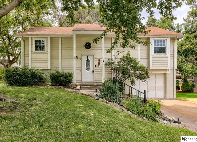 Property at 8412 S 142 St, Omaha, NE 68138, 3 beds, 2 baths