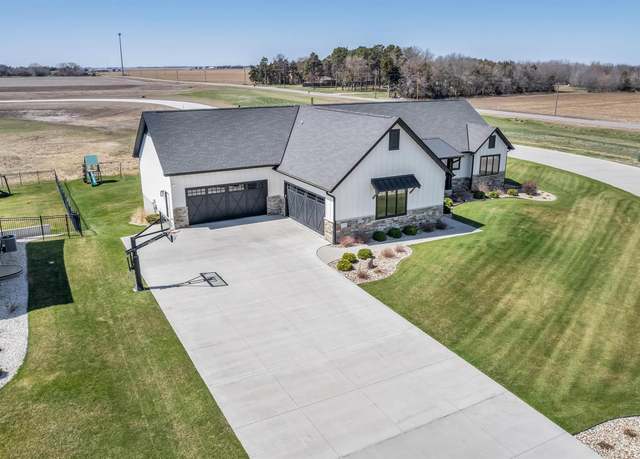 Property at 6762 56th Avenue Pl, Columbus, NE 68601, 6 beds, 3 baths